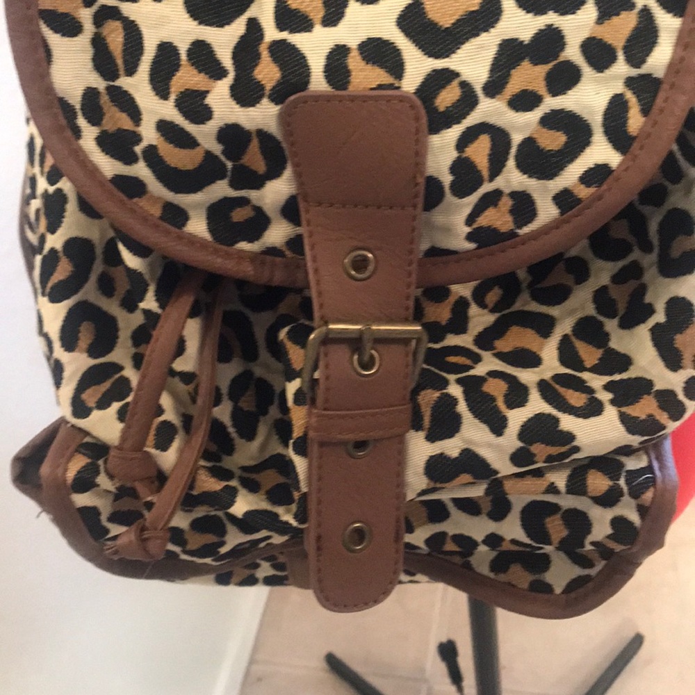 Leopard 🐆 canvas backpack - Picture 2 of 6
